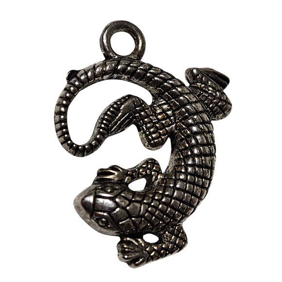 Small Vintage Silver Plated Lizard Pendant Charm Detailed Design DIY Jewelry - Picture 1 of 3